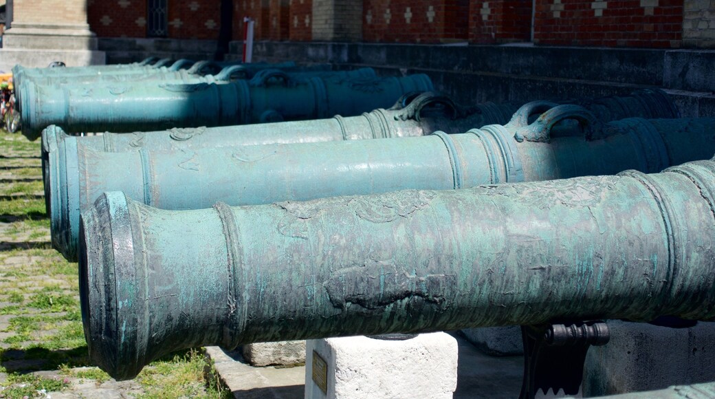 Military History Museum showing military items and heritage elements