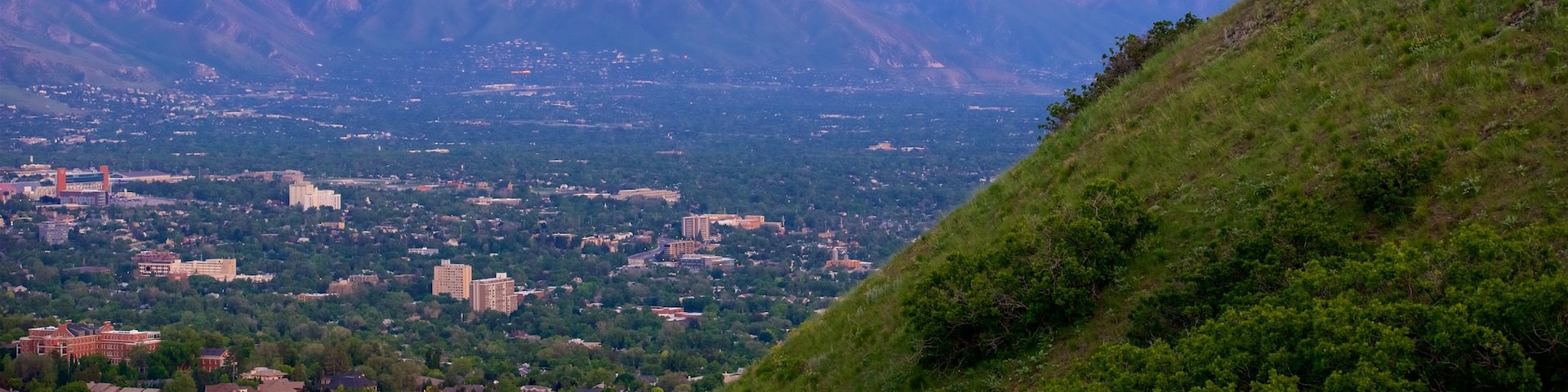 Salt Lake City which includes mountains