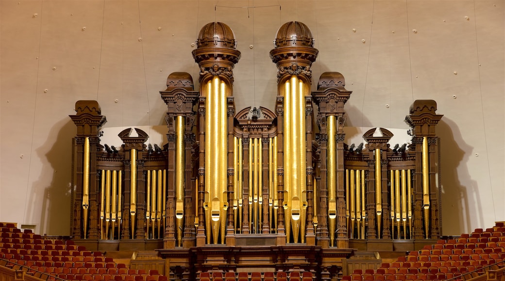 Tabernacle que inclui vistas internas, música e uma igreja ou catedral