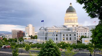 Capitólio Estadual de Utah caracterizando arquitetura de patrimônio e um edifício administrativo