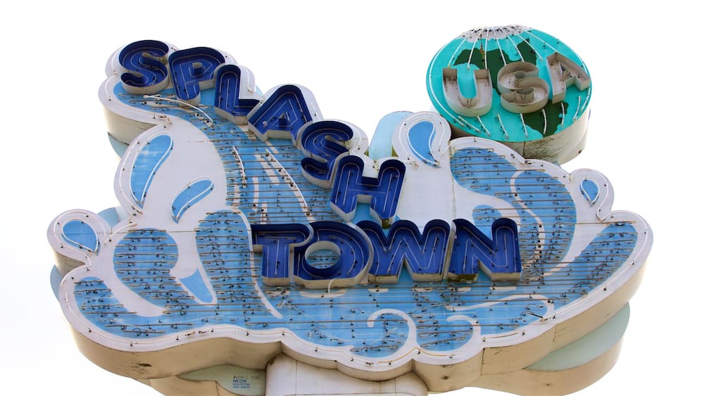 Splashtown showing signage