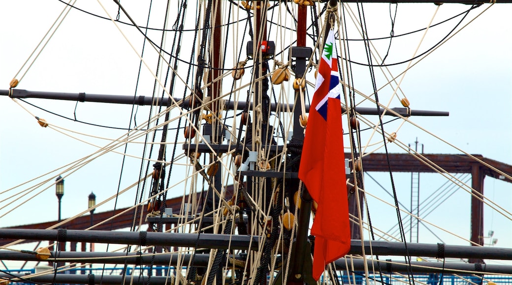 Boston Tea Party Ship เนื้อเรื่องที่ การพายเรือ