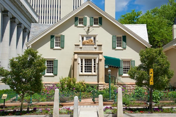 Lion House mettant en vedette maison et patrimoine architectural