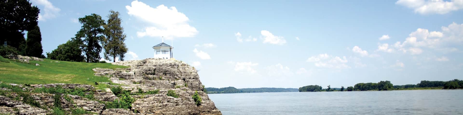 Southern Illinois welches beinhaltet See oder Wasserstelle und schroffe KĂŒste