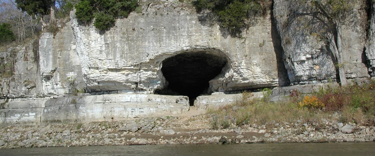 Cave-in-Rock which includes caves and a river or creek