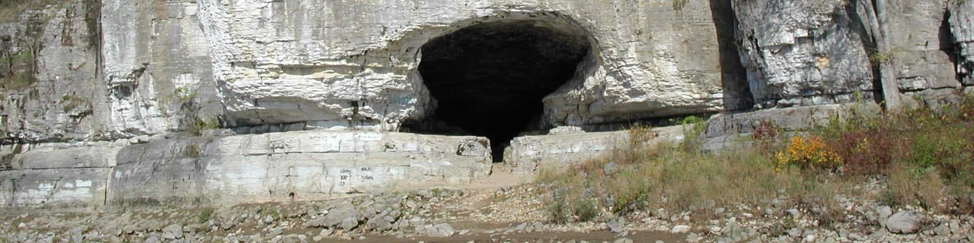 Cave-in-Rock which includes caves and a river or creek