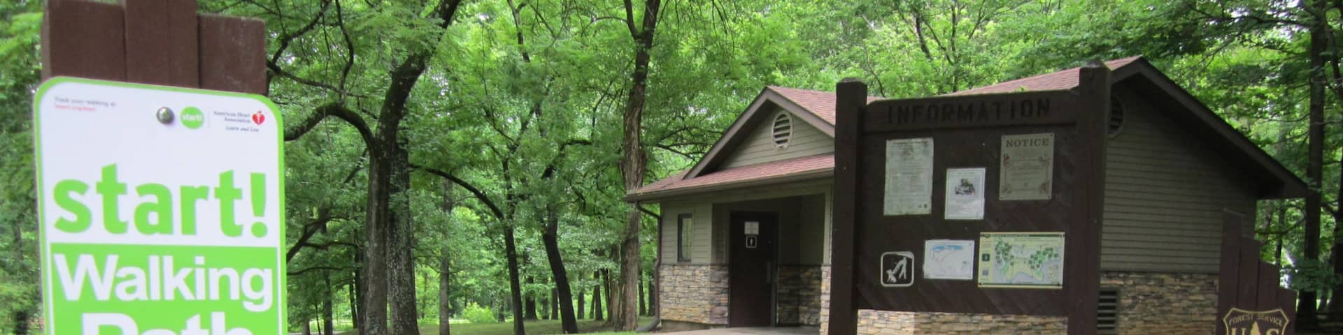 Lincoln Monument showing forest scenes and signage