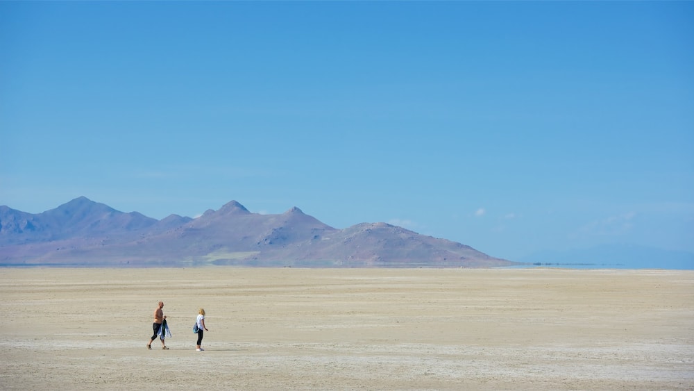 Tooele welches beinhaltet Wüstenblick sowie Paar