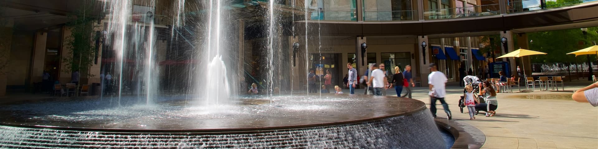 City Creek Center welches beinhaltet moderne Architektur und Springbrunnen