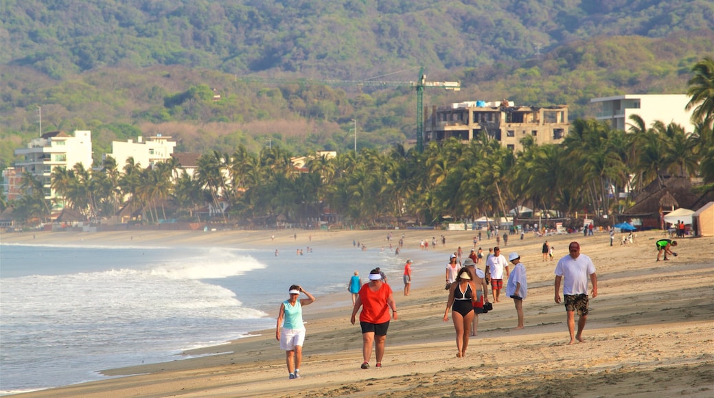 Nuevo Vallarta strand presenterar vågor, kustutsikter och stillsam natur