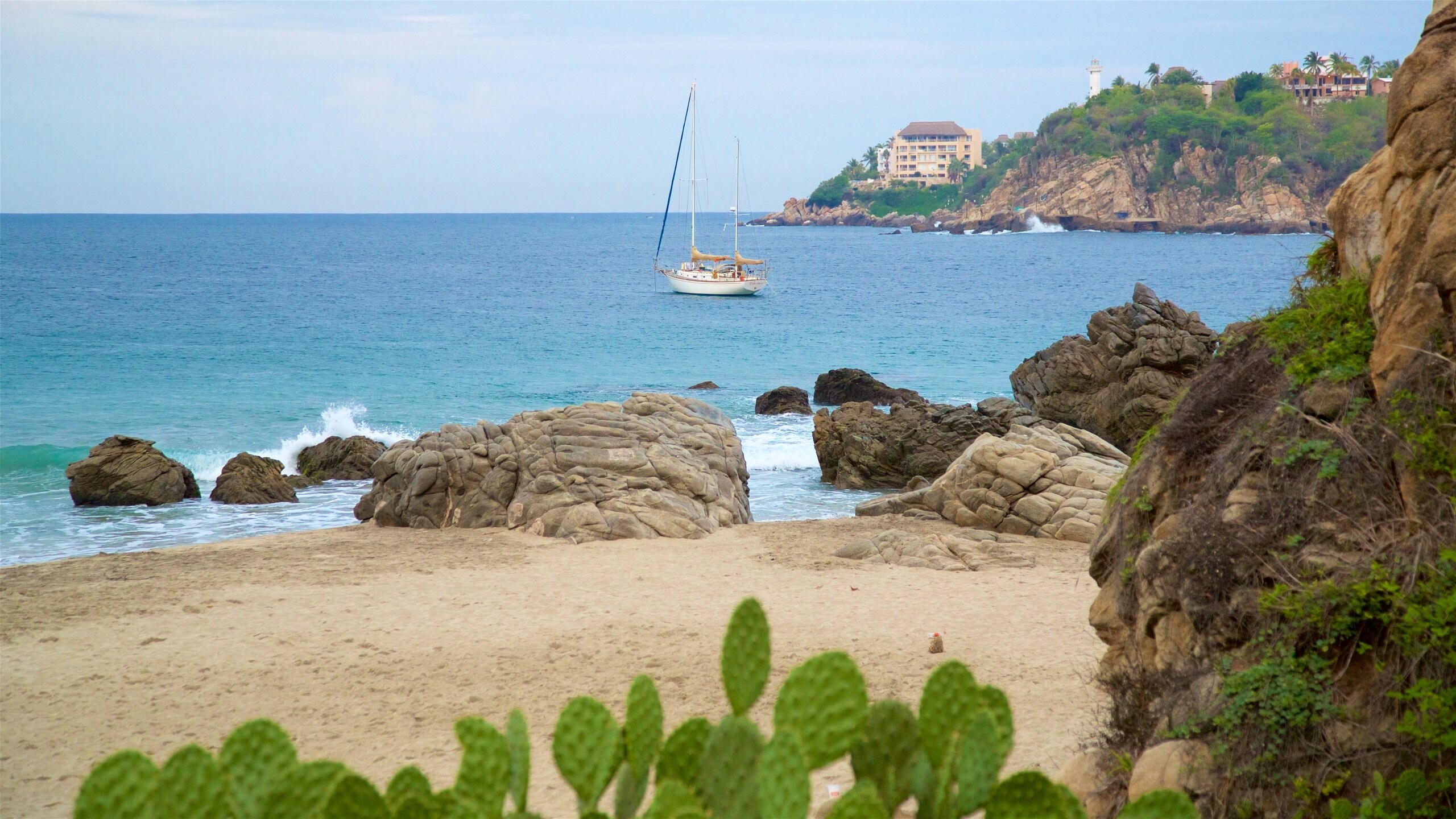 Oaxaca which includes rocky coastline, boating and a sandy beach