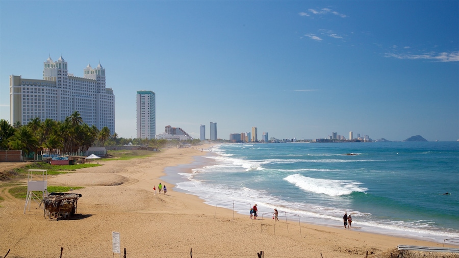 Mazatlan che include spiaggia e onde