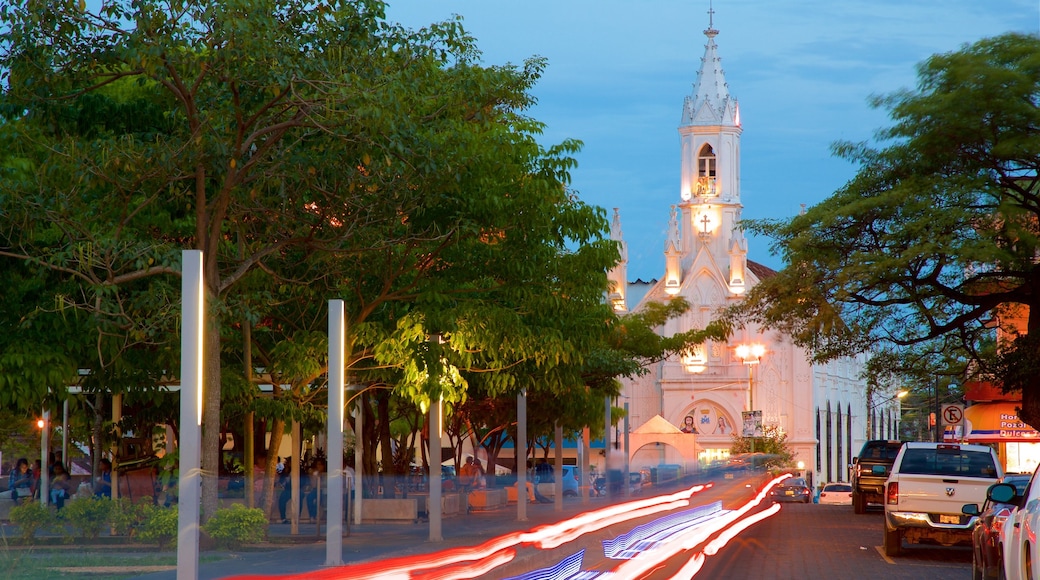 Villahermosa toont nachtleven, een kerk of kathedraal en historische architectuur
