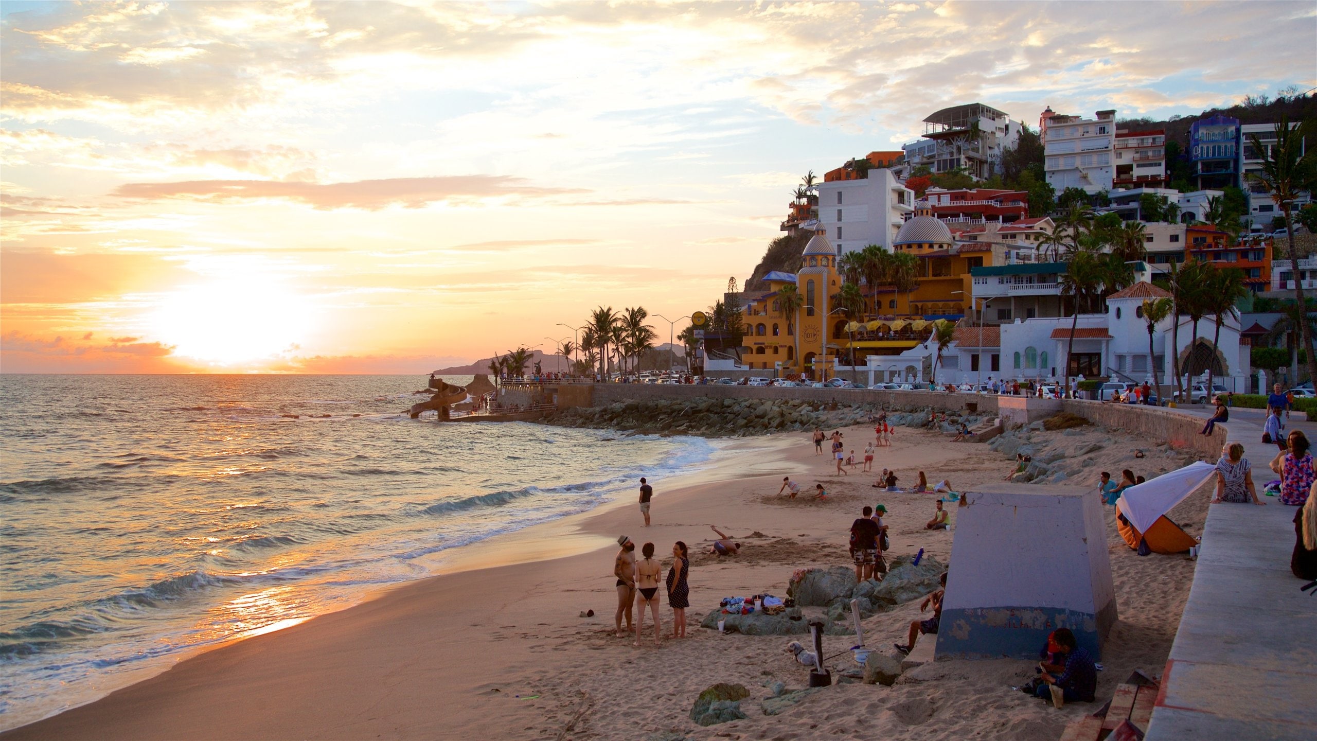 Visita Playa Olas Altas en Centro de Mazatlán - Tours & Actividades | Expedia.mx