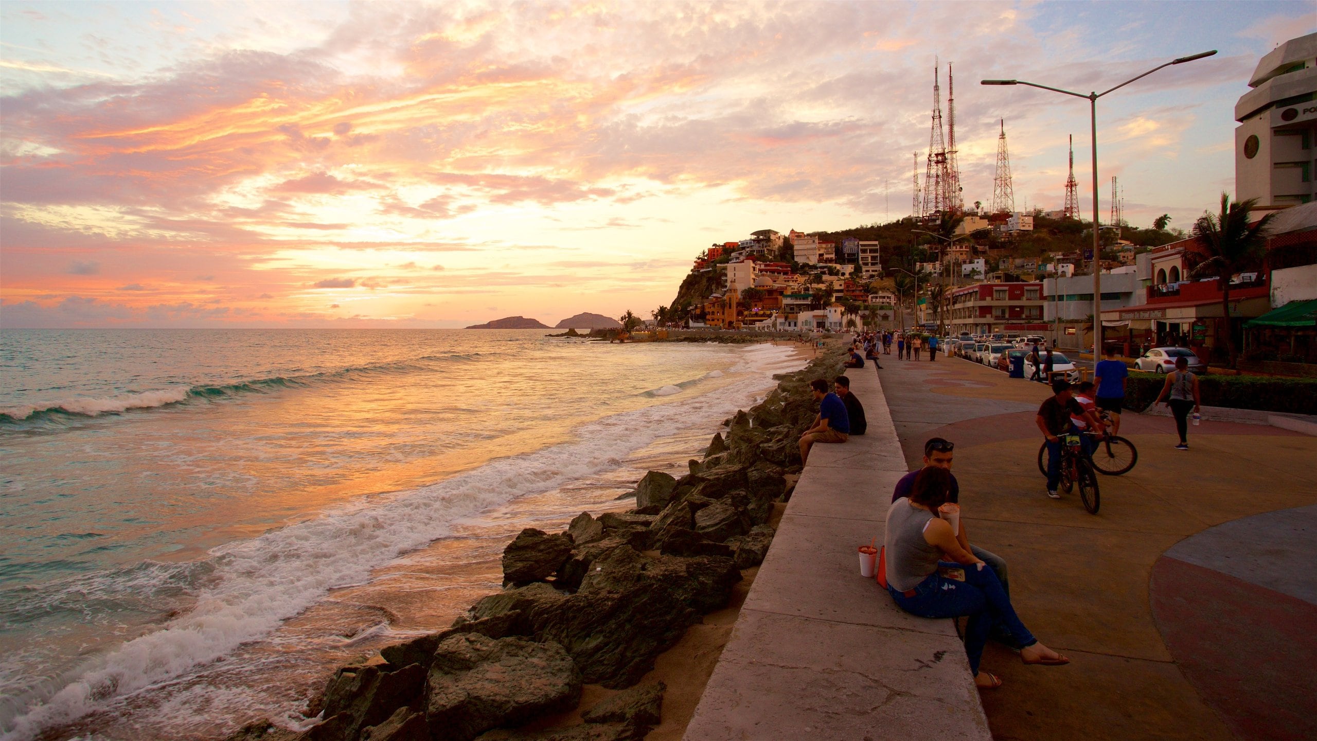 Visita Playa Olas Altas en Centro de Mazatlán - Tours & Actividades | Expedia.mx