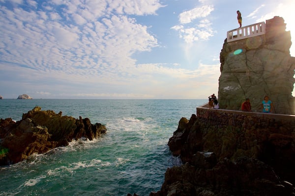 Divers Point caratteristiche di costa frastagliata, vista e vista della costa