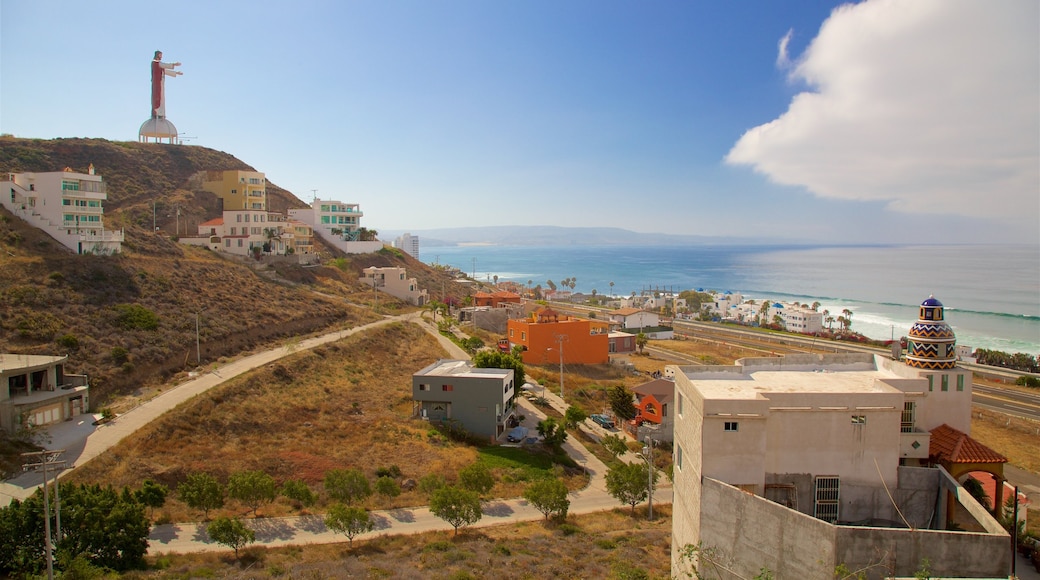 Rosarito mostrando vistas generales de la costa y una pequeña ciudad o pueblo