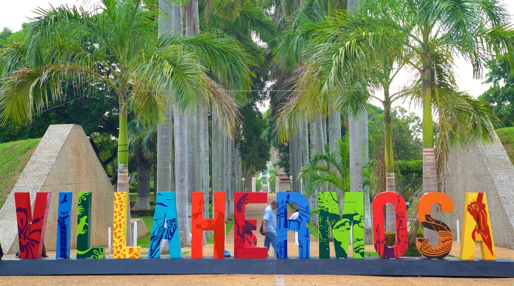 Villahermosa showing outdoor art, a park and signage