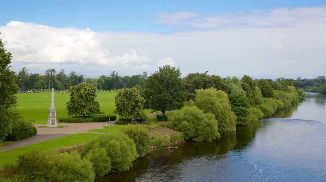 Perth showing a lake or waterhole and a garden