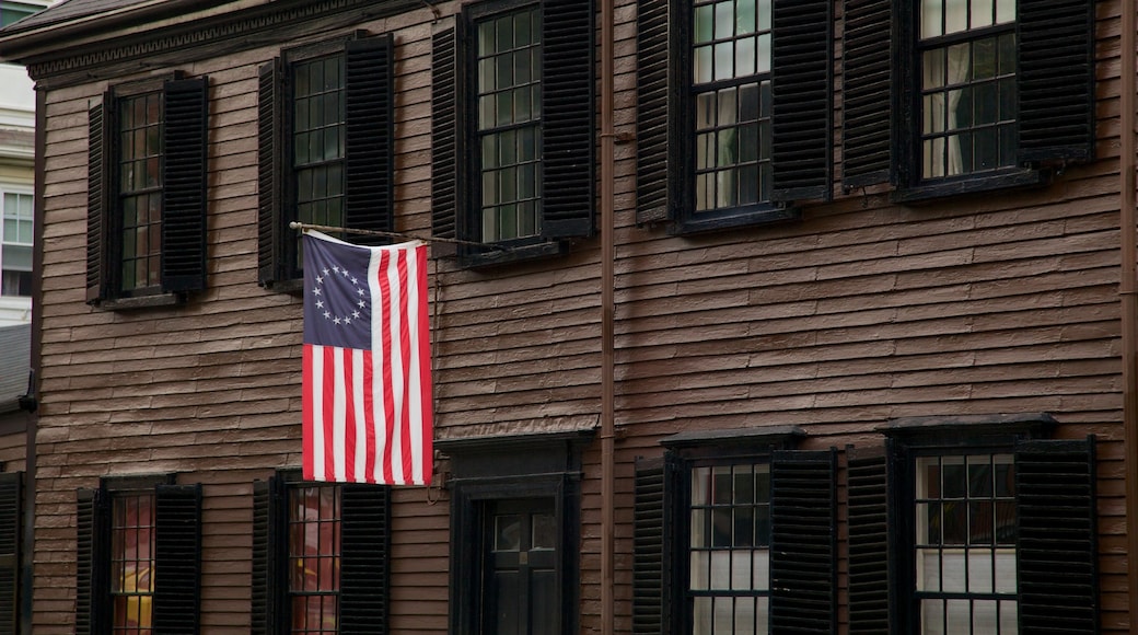 The Freedom Trail mostrando un monumento, patrimonio de arquitectura y una ciudad