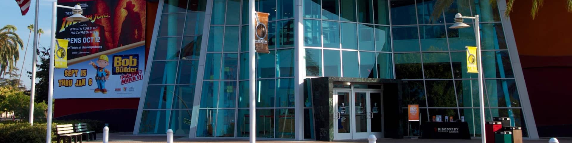 Discovery Science Center featuring modern architecture, street scenes and a city