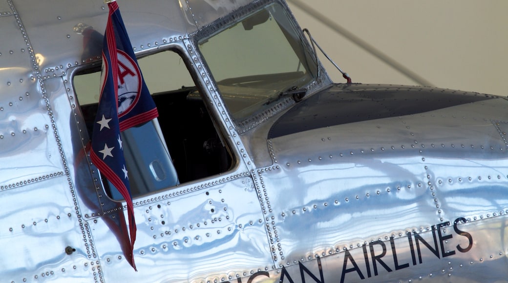 Lyon Air Museum mit einem Flugzeug