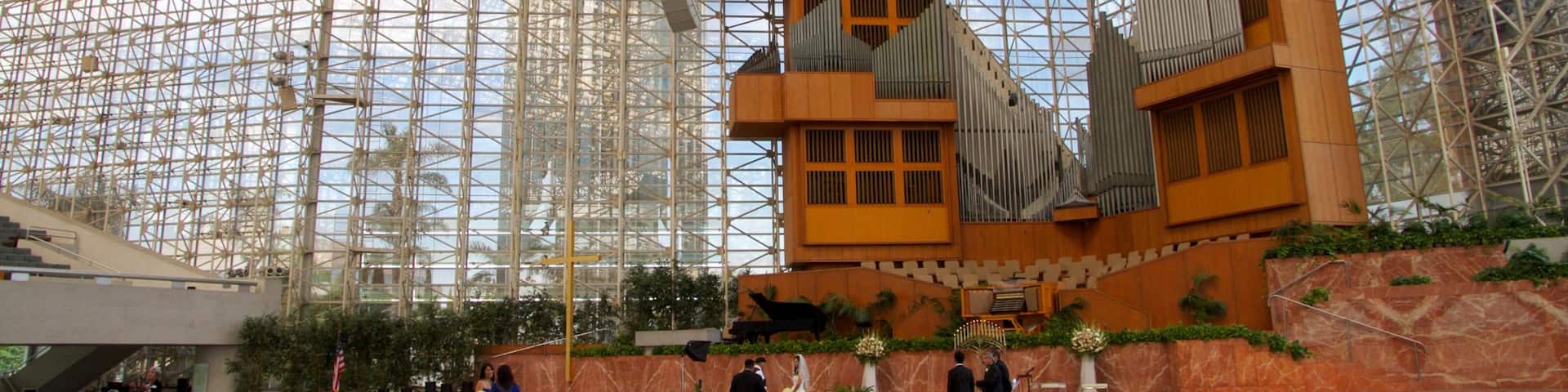 Crystal Cathedral showing interior views, a church or cathedral and religious elements