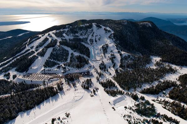 Cypress Mountain which includes snow, mountains and general coastal views