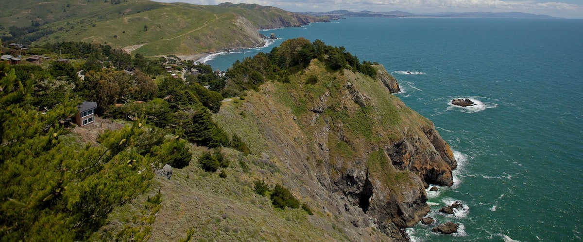 San Francisco featuring mountains, rugged coastline and landscape views