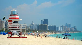 South Beach montrant plage de sable, vues littorales et baignade