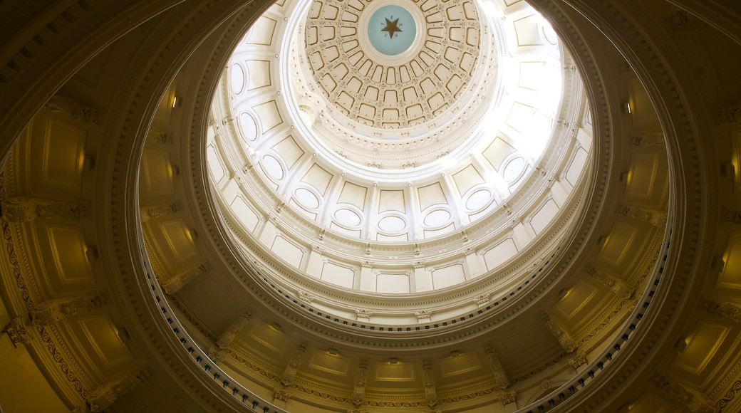 Texas State Capitol som visar interiörer, en administrativ byggnad och historisk arkitektur