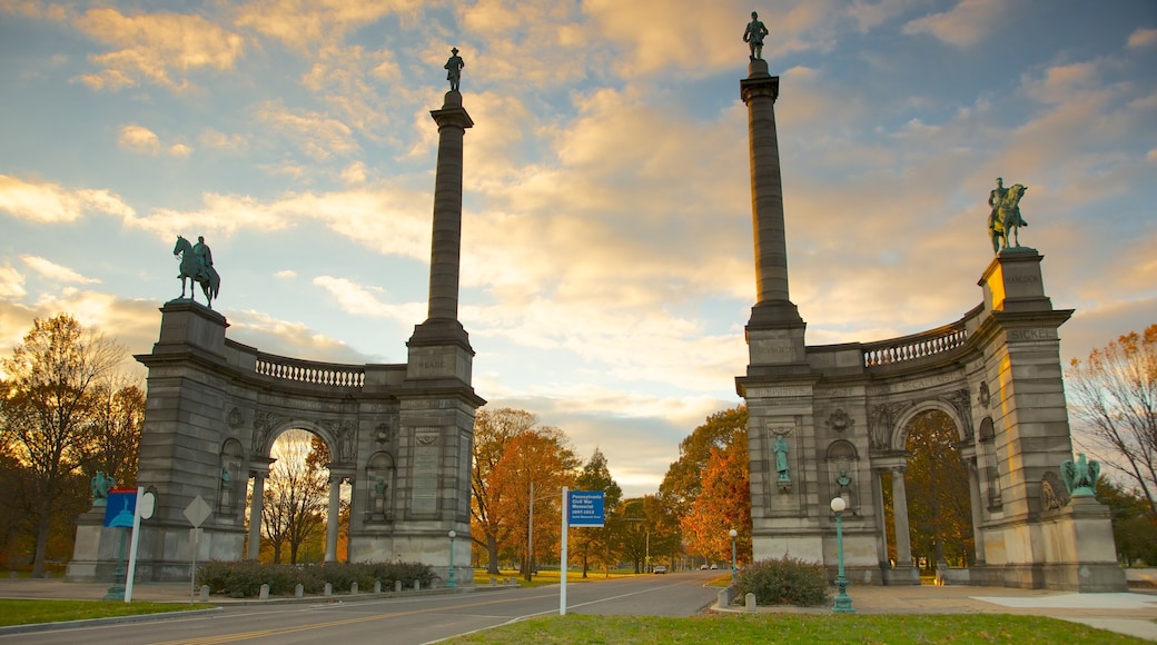 Philadelphia featuring a statue or sculpture, a monument and a memorial