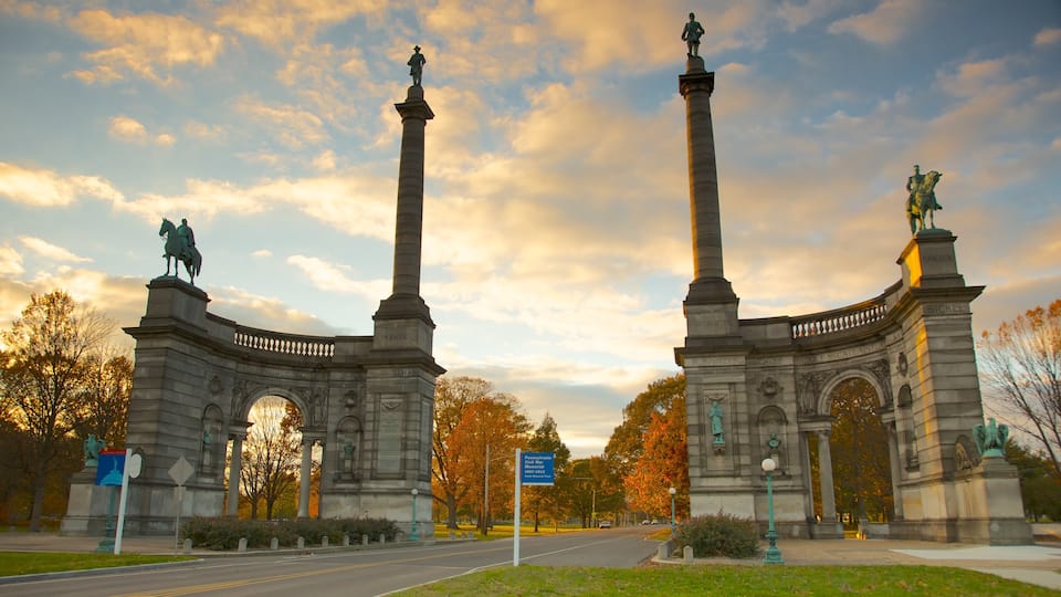 Filadelfia que incluye una estatua o escultura, un monumento y patrimonio de arquitectura