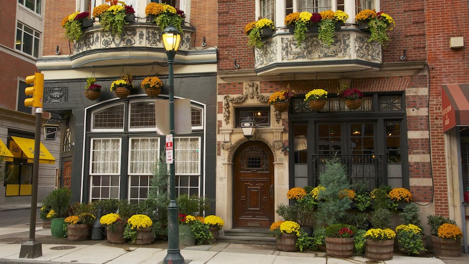 Philadelphia which includes a city, a house and street scenes