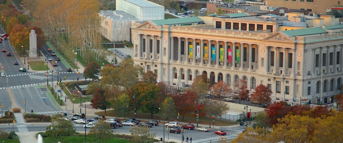 Filadelfia ofreciendo los colores del otoño, un parque o plaza y una fuente