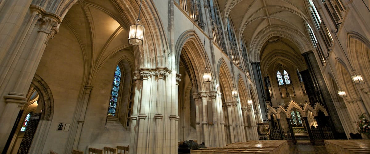Christ Church Cathedral featuring religious aspects, interior views and a church or cathedral