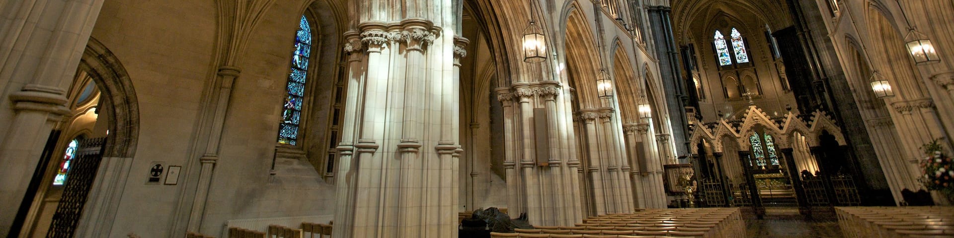Christ Church Cathedral showing a church or cathedral, interior views and religious aspects