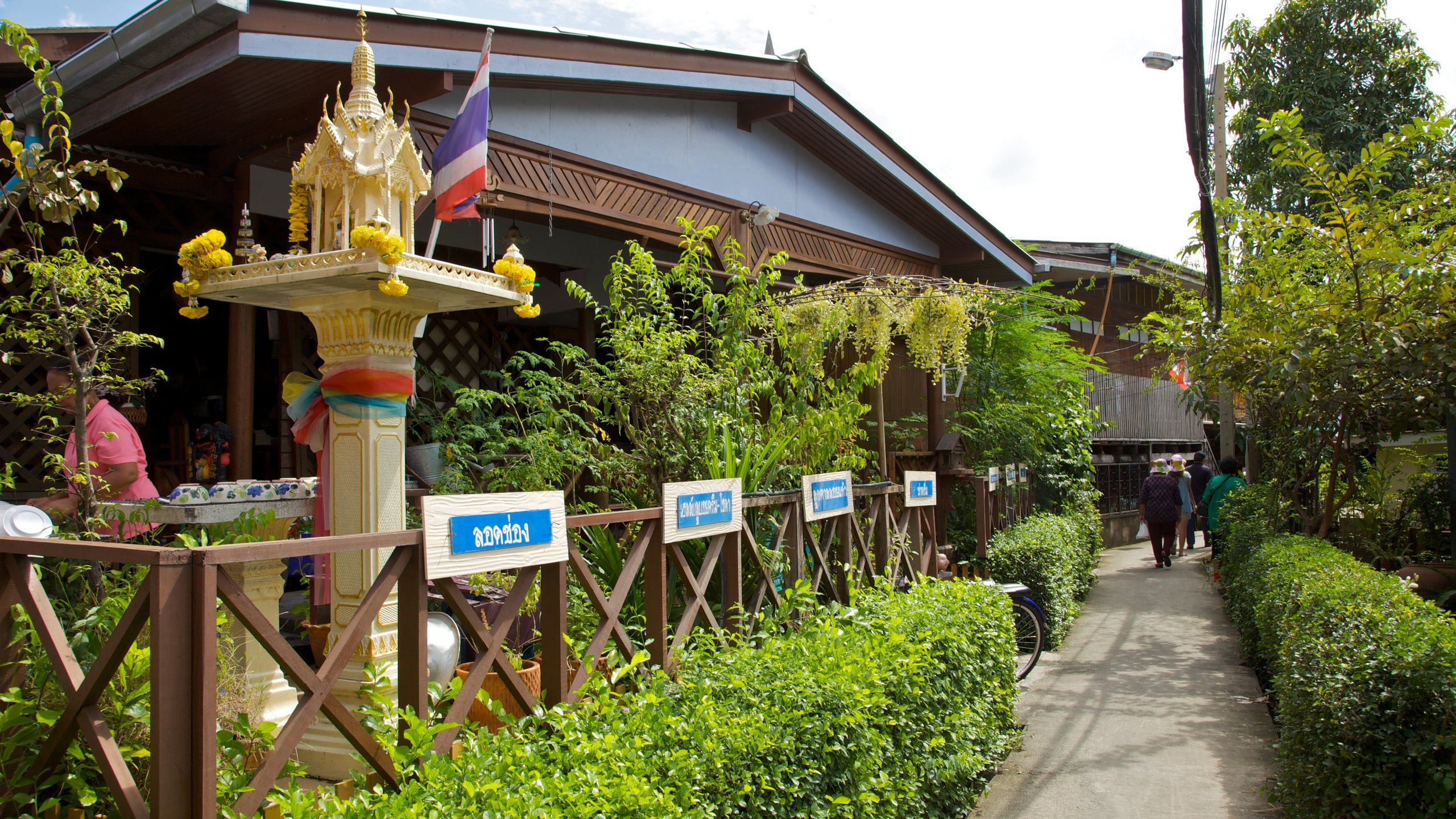 Ko Kret Island showing a park, a temple or place of worship and landscape views