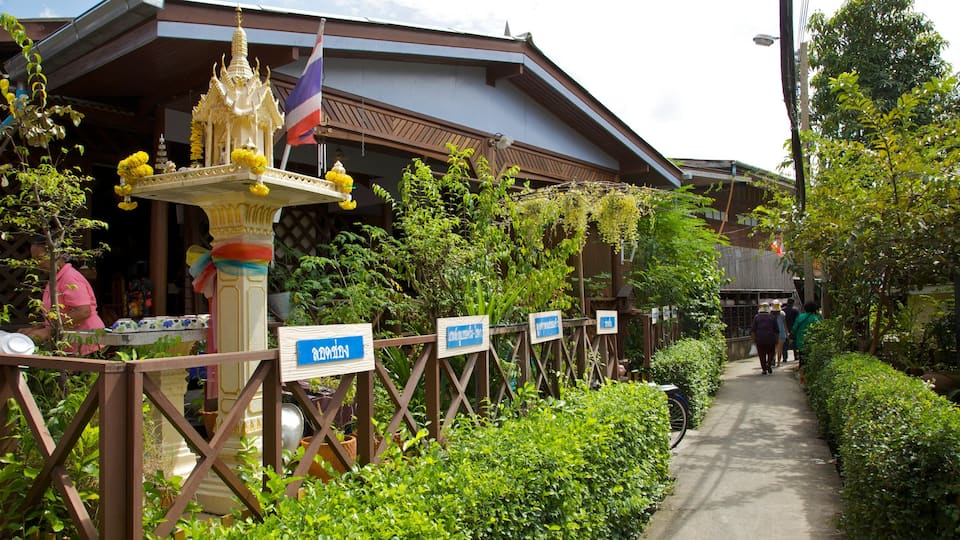 Koh Kret which includes landscape views, a park and a temple or place of worship