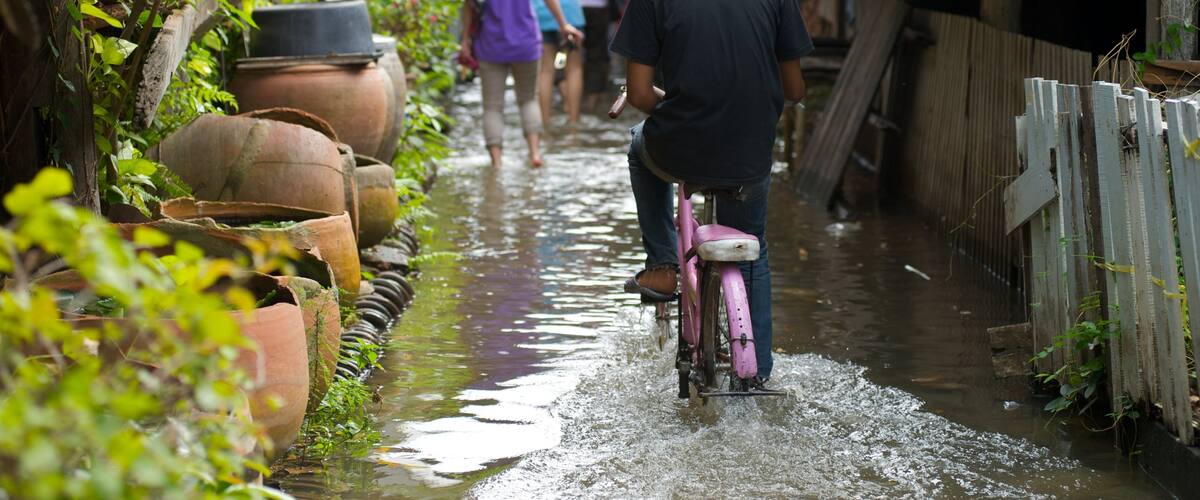 Ko Kret Island showing street scenes, cycling and a small town or village