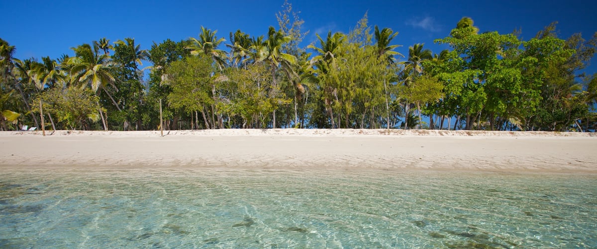 Islas Yasawas mostrando escenas tropicales, una playa y vistas de una isla