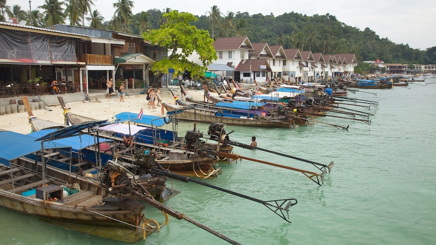 Krabi welches beinhaltet tropische Szenerien, Küstenort und Bootfahren
