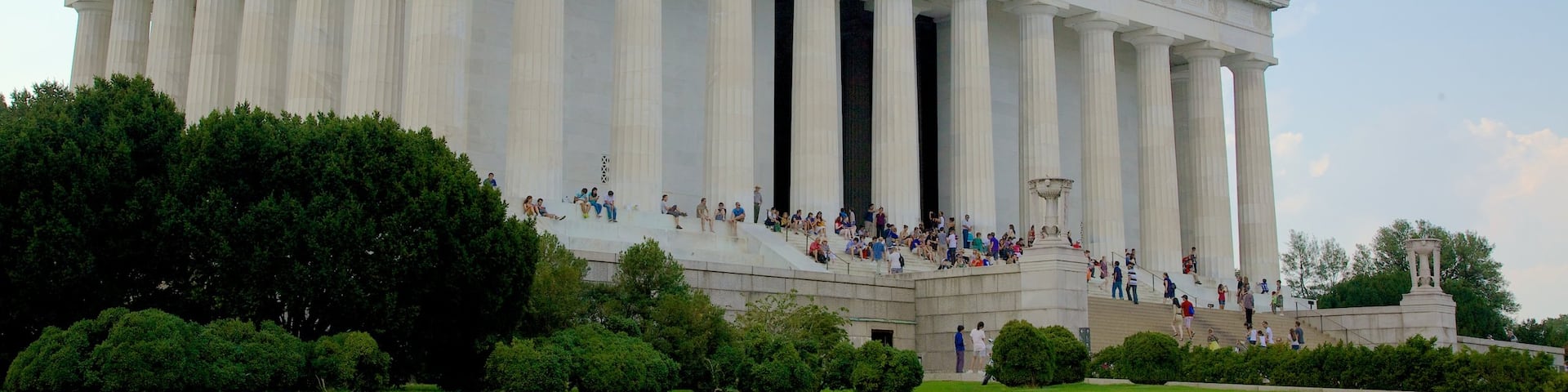 Lincoln Memorial showing a memorial