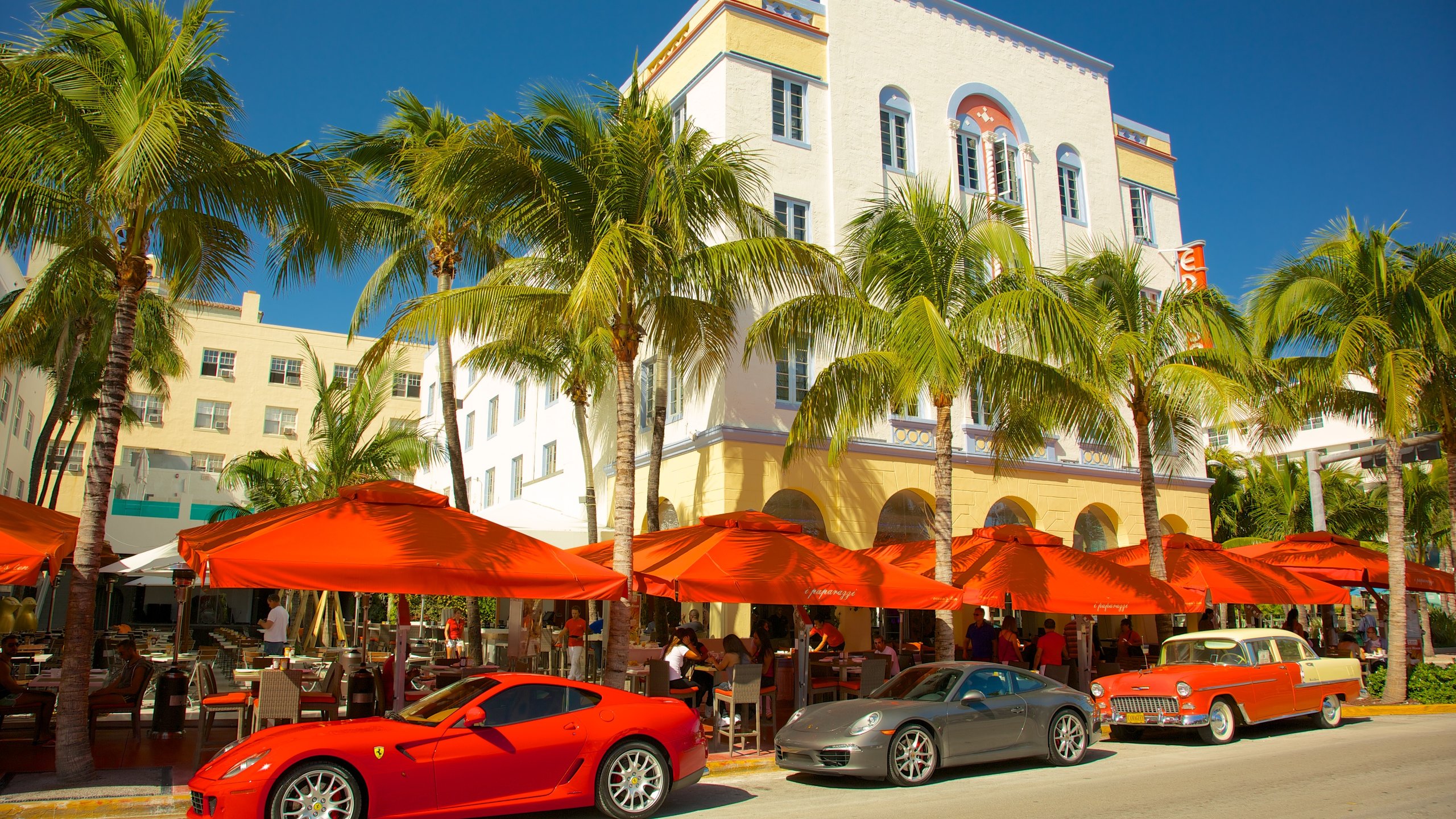 Miami showing outdoor eating, a hotel and street scenes