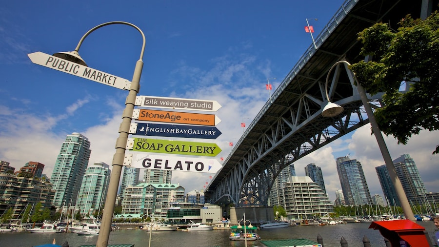 Marché public de Granville Island mettant en vedette ville, building et cbd