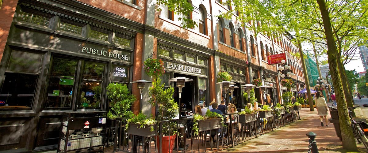 Gastown which includes street scenes, café lifestyle and a city