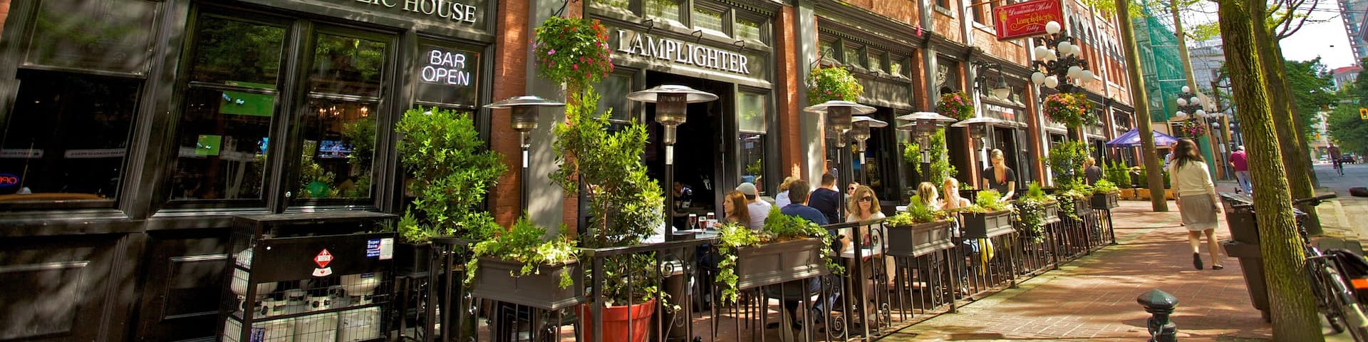Gastown featuring a city, street scenes and cafe scenes