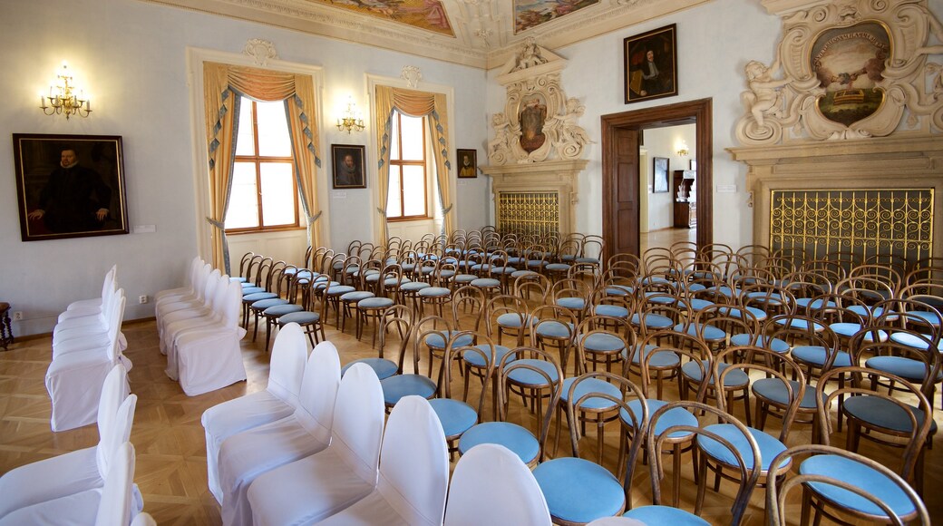 Palais Lobkowicz das einen Innenansichten und historische Architektur