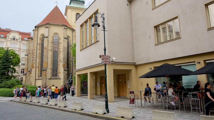 Spanish Synagogue showing a church or cathedral