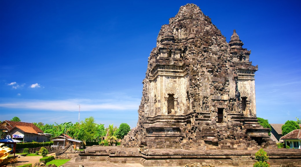 Yogyakarta featuring heritage architecture and heritage elements